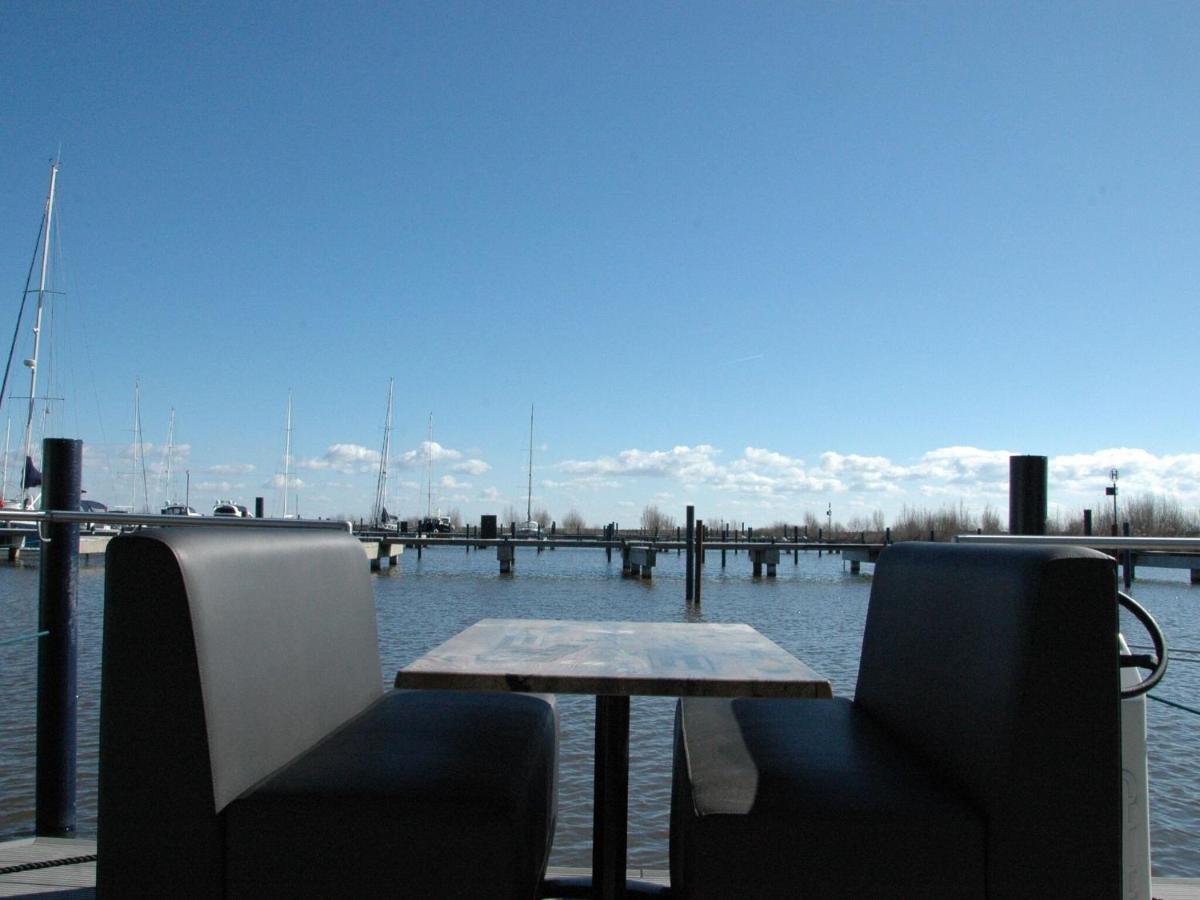 ホテル Beautiful Houseboat In The Harbour Of Volendam Near Centre エクステリア 写真