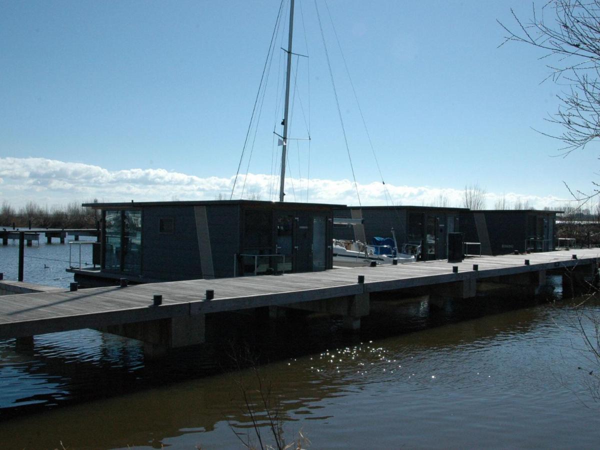 ホテル Beautiful Houseboat In The Harbour Of Volendam Near Centre エクステリア 写真